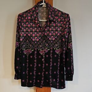 Vintage 70s Women's Black and Pink Printed Button-Up Blouse